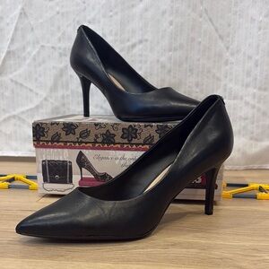 Karl Lagerfeld Black Pointy Toe Heels